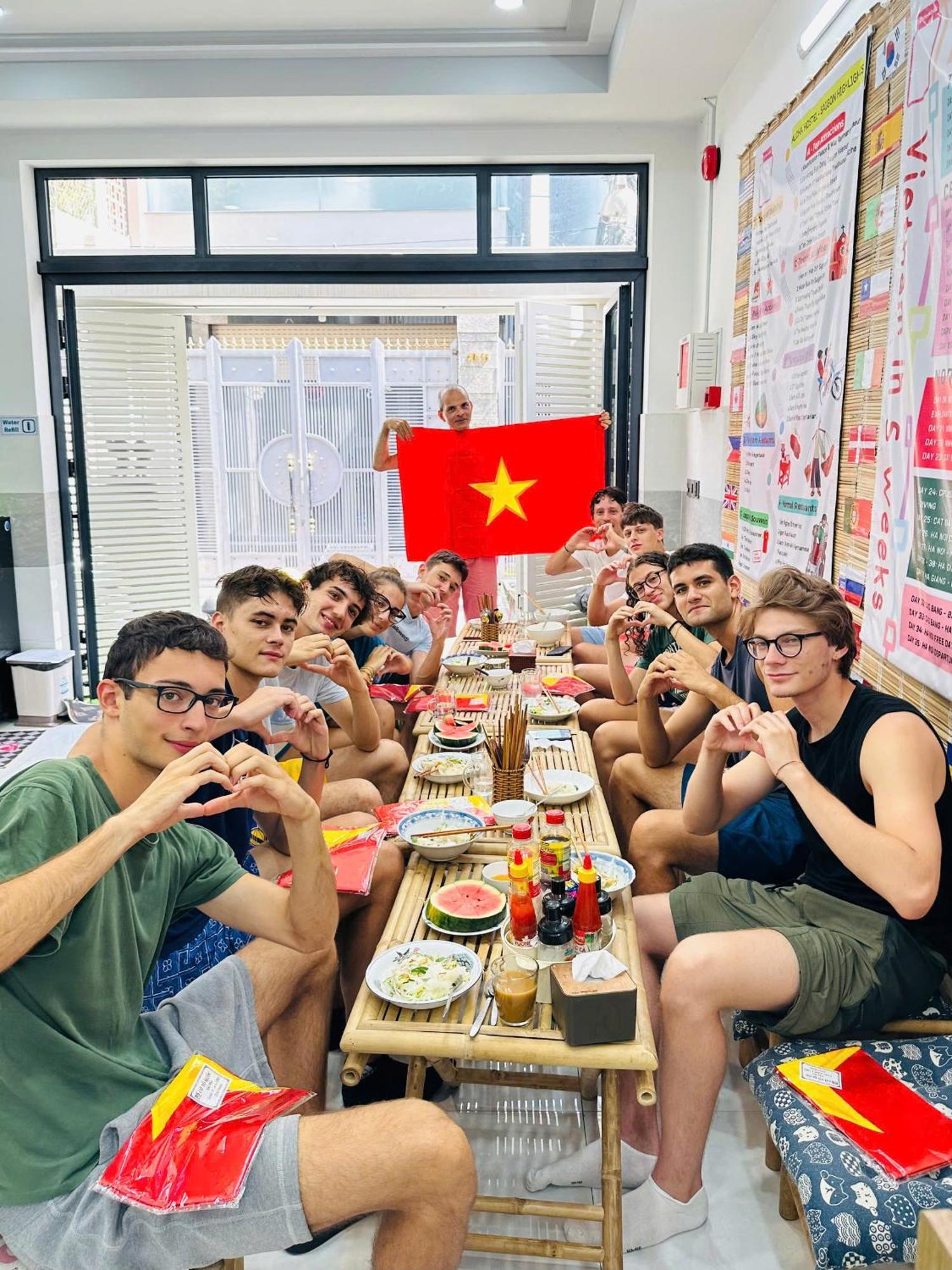 Aloha Saigon Premium Hostel By Local Travel Experts - Newly Opened, Less-Touristy Location, Spacious Rooms, Glass Shower Bathroom, Free Breakfast & Walking Tour 호치민 외부 사진