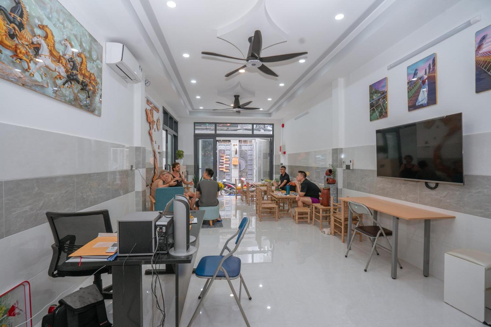 Aloha Saigon Premium Hostel By Local Travel Experts - Newly Opened, Less-Touristy Location, Spacious Rooms, Glass Shower Bathroom, Free Breakfast & Walking Tour 호치민 외부 사진